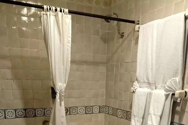 Standard Oda, 2 Büyük (Queen) Boy Yatak, Sigara İçilmez, Buzdolabı
