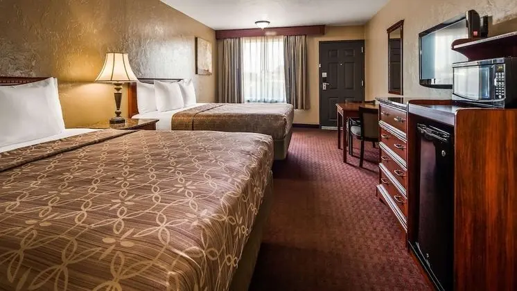 Standard Oda, 2 Büyük (Queen) Boy Yatak, Sigara İçilmez, Buzdolabı ve Mikrodalga (Walk-in Shower)