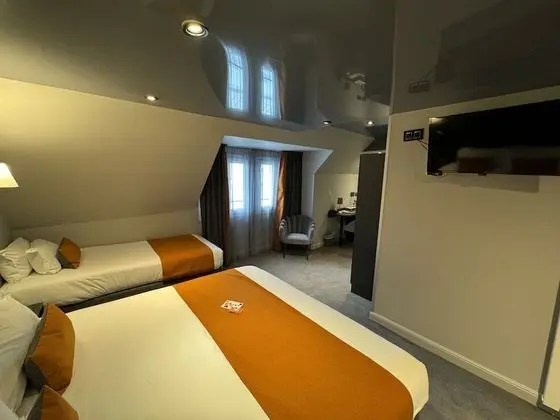 Junior Süit, 1 Büyük (Queen) Boy Yatak