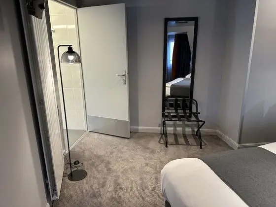 Junior Süit, 1 Büyük (Queen) Boy Yatak