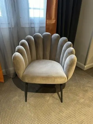 Junior Süit, 1 Büyük (Queen) Boy Yatak