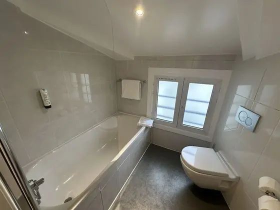 Junior Süit, 1 Büyük (Queen) Boy Yatak