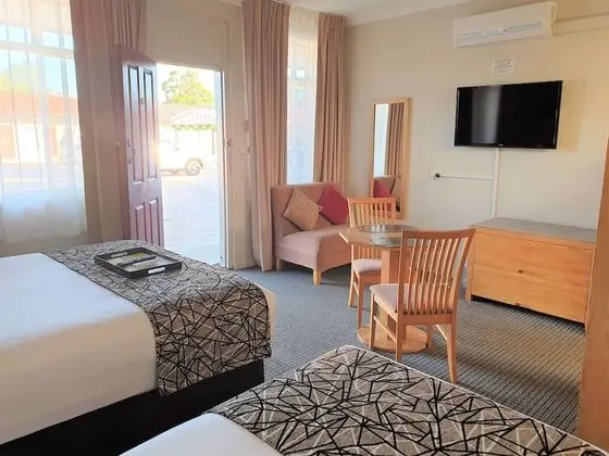 Family Oda, Birden Çok Yatak, Sigara İçilmez, Mikrodalga (Walk-in Shower)