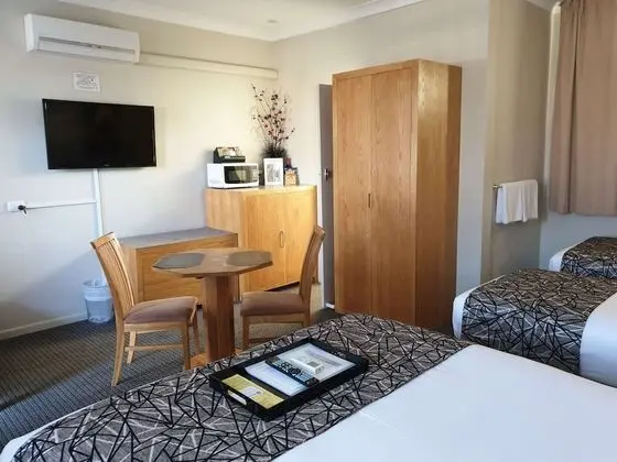 Family Oda, Birden Çok Yatak, Sigara İçilmez, Mikrodalga (Walk-in Shower)