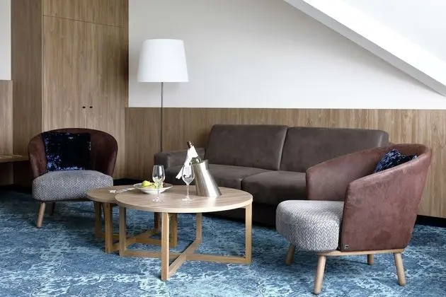 Süit, 1 Çift Kişilik Yatak, Küvet (Separate Living Room)