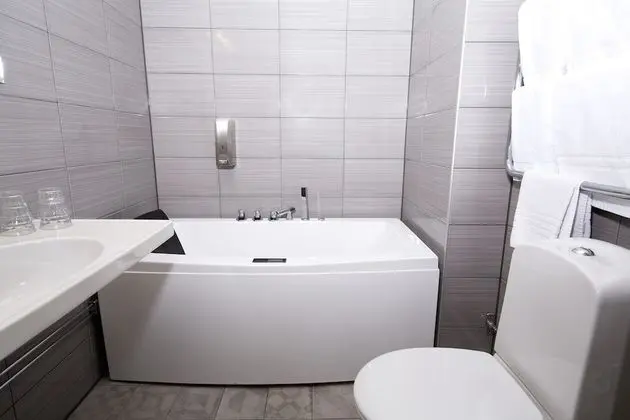 Standard Oda, 1 Büyük (Queen) Boy Yatak, Sigara İçilmez, Küvet (with Sofabed)