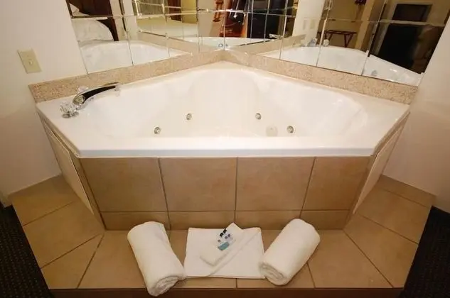 Standard Oda, 1 En Büyük (King) Boy Yatak, Engellilere Uygun, Sigara İçilmez (Walk-in Shower)