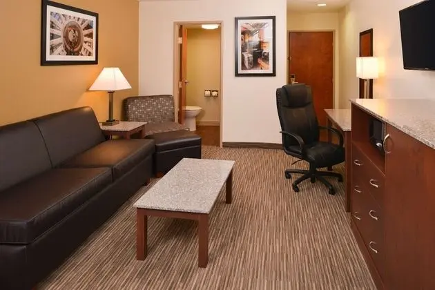 Süit, 1 En Büyük (King) Boy Yatak, Sigara İçilmez, Buzdolabı ve Mikrodalga (Pet Friendly)