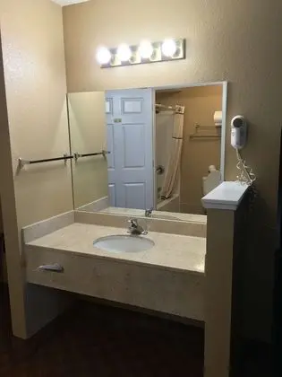 Standard Oda, 1 En Büyük (King) Boy Yatak, Engellilere Uygun, Sigara İçilmez (Pet Friendly)