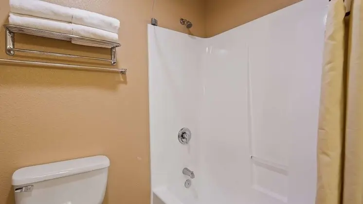 Standard Oda, 2 Büyük (Queen) Boy Yatak, Sigara İçilmez, Buzdolabı ve Mikrodalga (Pet Friendly)