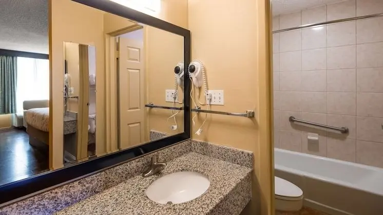 Standard Oda, 2 Büyük (Queen) Boy Yatak, Sigara İçilmez, Buzdolabı ve Mikrodalga (Pet Friendly)