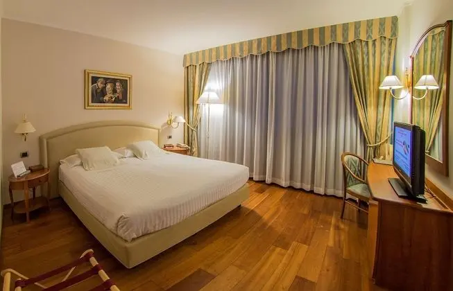 Classic Oda, 1 Büyük (Queen) Boy Yatak (Twin bed on request)