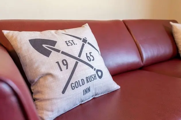 Standard Oda, 1 En Büyük (King) Boy Yatak ve Çekyat, Sigara İçilmez (with Sofabed)
