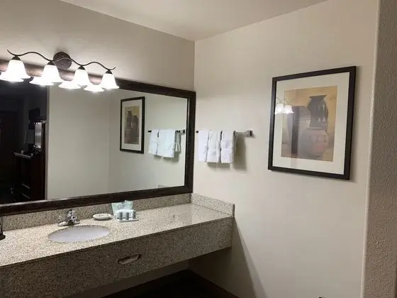 Standard Oda, 2 Büyük (Queen) Boy Yatak, Engellilere Uygun, Sigara İçilmez (Walk-in Shower)