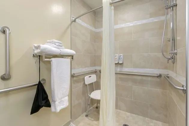 Standard Oda, 2 Büyük (Queen) Boy Yatak, Engellilere Uygun, Manzaralı