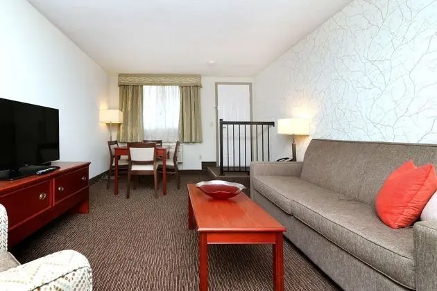 Süit, 1 En Büyük (King) Boy Yatak, Sigara İçilmez, Küçük Mutfak (Oversized Room;with Sofabed)