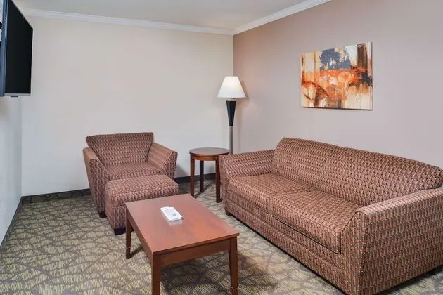 Süit, 2 Büyük (Queen) Boy Yatak, Sigara İçilmez, Buzdolabı (with Sofabed)