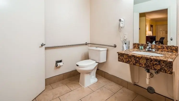 Standard Oda, 2 Büyük (Queen) Boy Yatak, Engellilere Uygun, Sigara İçilmez
