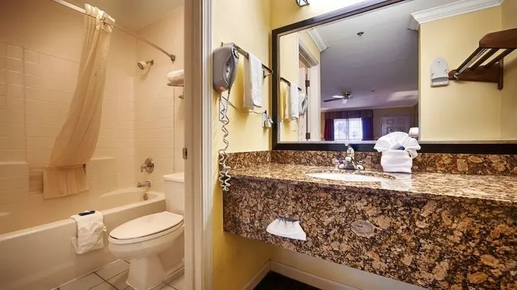 Standard Oda, 2 Büyük (Queen) Boy Yatak, Sigara İçilmez, Buzdolabı ve Mikrodalga (Pet Friendly)