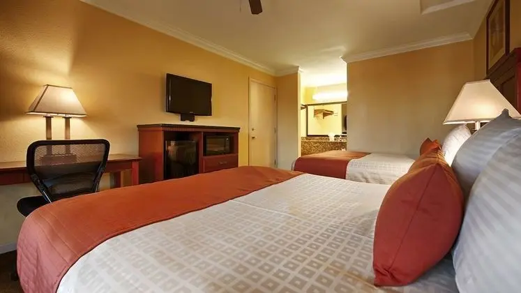 Standard Oda, 2 Büyük (Queen) Boy Yatak, Sigara İçilmez, Buzdolabı ve Mikrodalga (Pet Friendly)