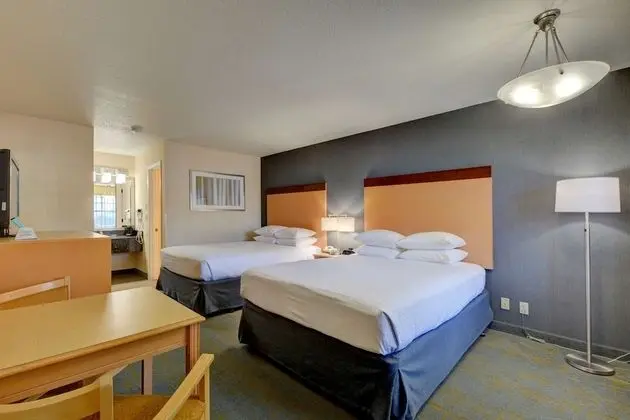Standard Oda, 2 Büyük (Queen) Boy Yatak, Sigara İçilmez, Buzdolabı ve Mikrodalga (Pet Friendly)