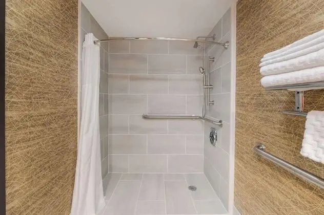 Standard Oda, 1 Çift Kişilik Yatak, Engellilere Uygun, Küvet (Bathtub)