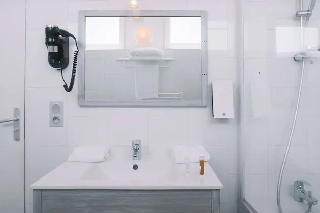 Comfort Oda, 1 Büyük (Queen) Boy Yatak, Sigara İçilmez, Küvet