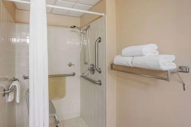 Engellilere uygun banyo