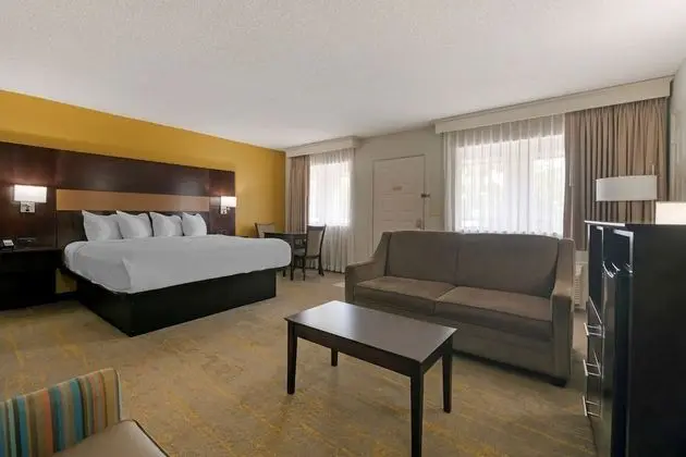 Süit, 1 En Büyük (King) Boy Yatak, Sigara İçilmez, Buzdolabı ve Mikrodalga (with Sofabed)