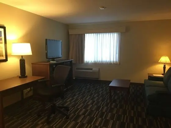 Süit, 2 Çift Kişilik Yatak, Sigara İçilmez, Buzdolabı ve Mikrodalga