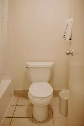 Standard Oda, 1 Büyük (Queen) Boy Yatak, Sigara İçilmez (with Single Sofabed)