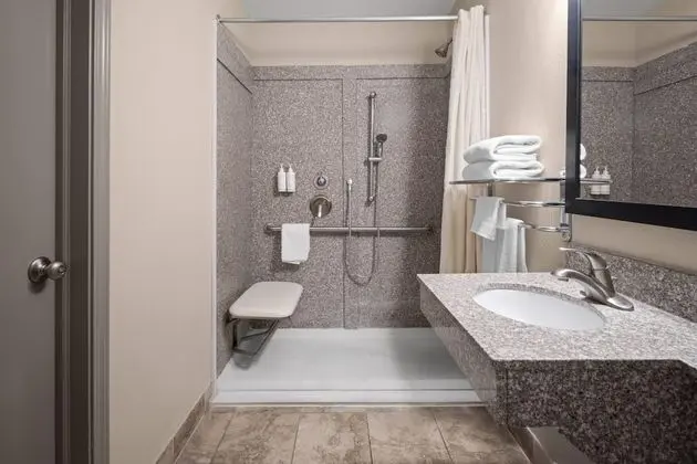 Engellilere uygun banyo