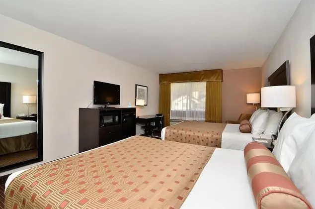 Standard Oda, 2 Büyük (Queen) Boy Yatak, Sigara İçilmez, Buzdolabı ve Mikrodalga (Pet Friendly)