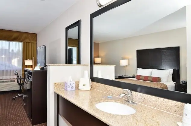 Standard Oda, 2 Büyük (Queen) Boy Yatak, Sigara İçilmez, Buzdolabı ve Mikrodalga (Pet Friendly)