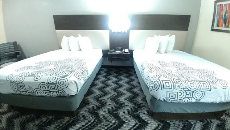 Standard Oda, 2 Çift Kişilik Yatak, Sigara İçilebilir, Buzdolabı ve Mikrodalga (1st Floor)
