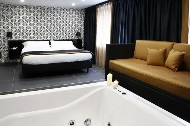 Deluxe Oda, 1 En Büyük (King) Boy Yatak ve Çekyat, Sıcak Su Küveti (with Sofabed)