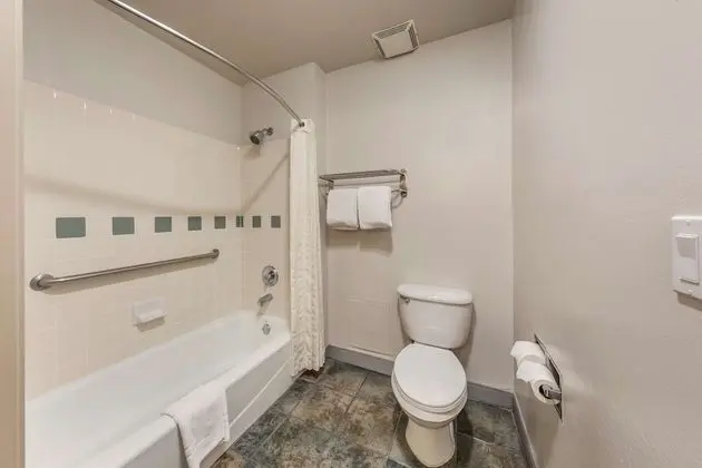Standard Oda, 2 Büyük (Queen) Boy Yatak, Sigara İçilmez, Buzdolabı ve Mikrodalga