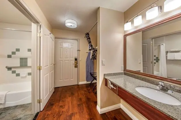 Süit, 1 En Büyük (King) Boy Yatak, Sigara İçilmez, Balkon