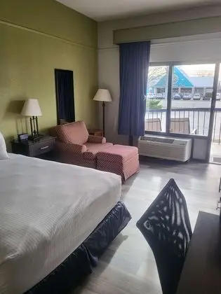 Standard Oda, 1 Büyük (Queen) Boy Yatak, Engellilere Uygun, Sigara İçilmez