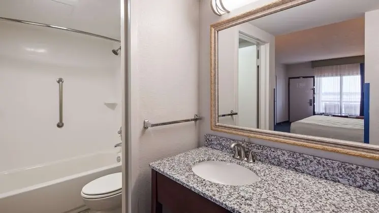 Standard Oda, 1 Büyük (Queen) Boy Yatak, Engellilere Uygun, Sigara İçilmez