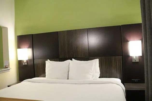 Süit, 1 Büyük (Queen) Boy Yatak ve Çekyat, Engellilere Uygun, Sigara İçilmez (with Sofabed)