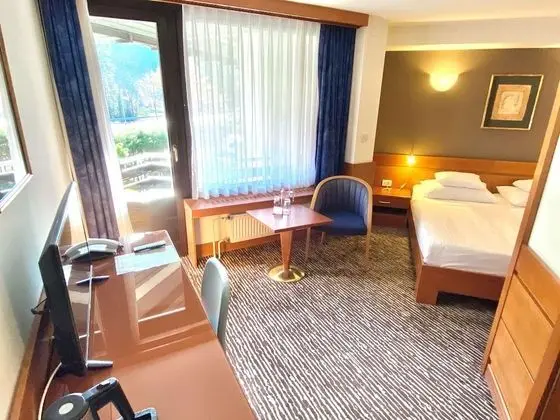 Superior Oda, 1 Çift Kişilik Yatak, Manzaralı (Converts to 2 Twin Beds, Balcony)