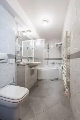 Superior Oda, 1 Çift Kişilik Yatak, Manzaralı (Converts to 2 Twin Beds, Balcony)