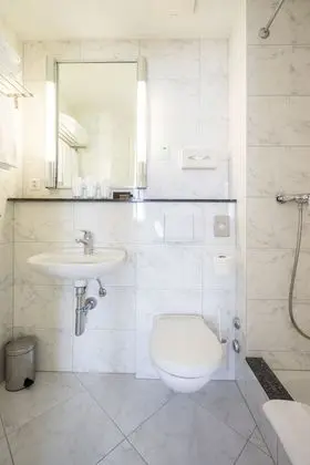 Üç Kişilik Oda