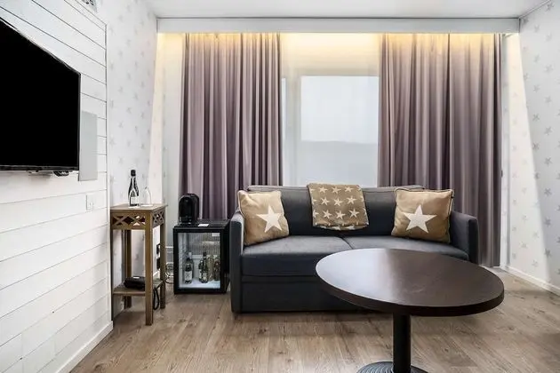 Süit, 1 En Büyük (King) Boy Yatak, Sigara İçilmez (with Sofabed)