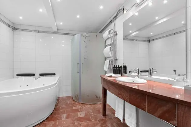 Süit, 1 En Büyük (King) Boy Yatak, Sıcak Su Küveti, Göl Manzaralı (Hot Tub)