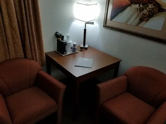 Standard Oda, 2 Büyük (Queen) Boy Yatak, Engellilere Uygun, Sigara İçilmez (Walk-in Shower)