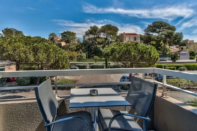 Standard Oda, 1 Büyük (Queen) Boy Yatak, Sigara İçilmez, Balkon