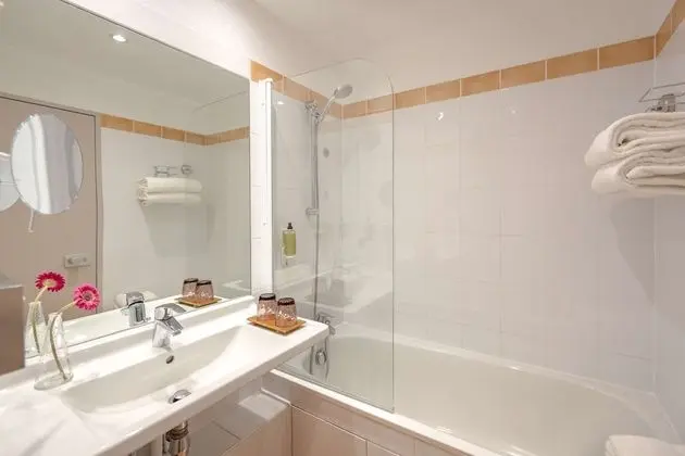 Standard Oda, 1 Büyük (Queen) Boy Yatak, Sigara İçilmez, Balkon