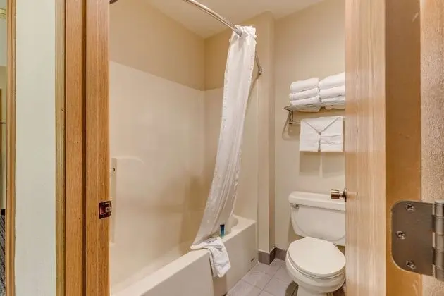 Standard Oda, 2 Büyük (Queen) Boy Yatak, Sigara İçilmez, Buzdolabı